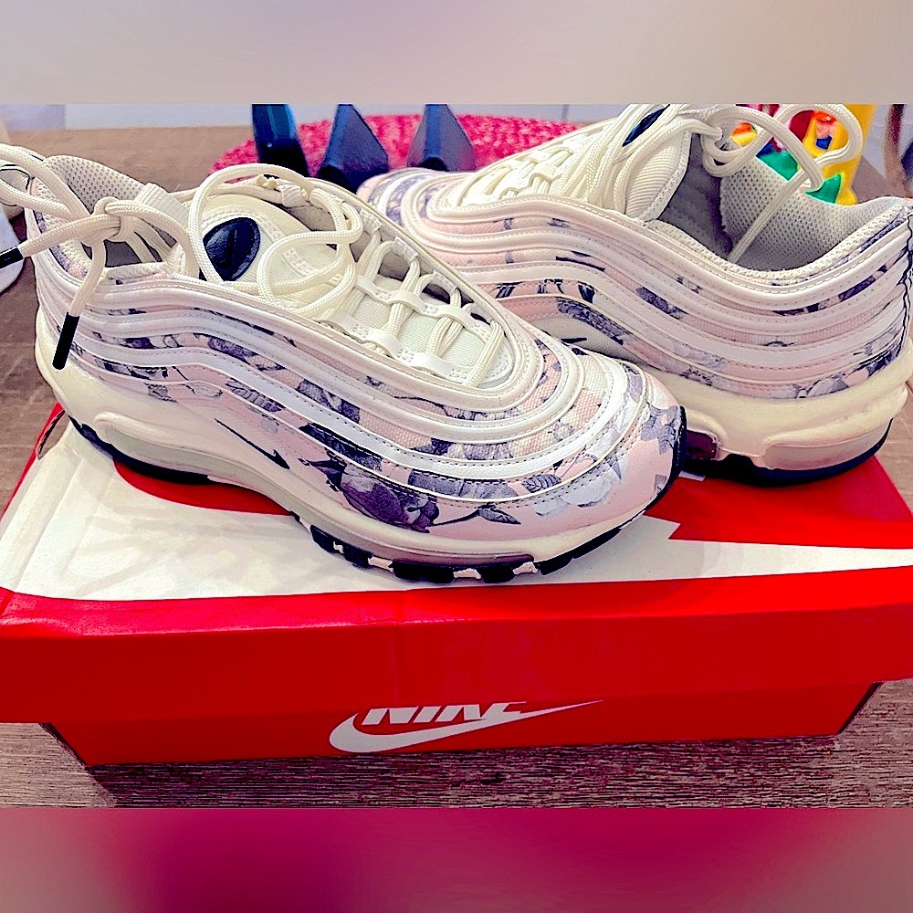Women’s Nike Air Max 97 Pale Pink Black White Floral Size 7